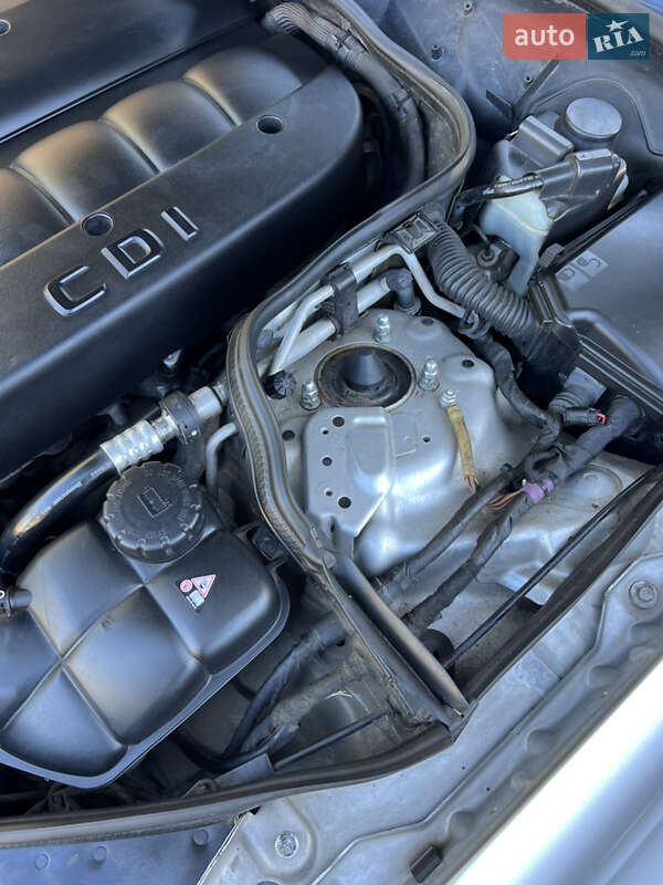 Седан Mercedes-Benz E-Class 2004 в Ірпені