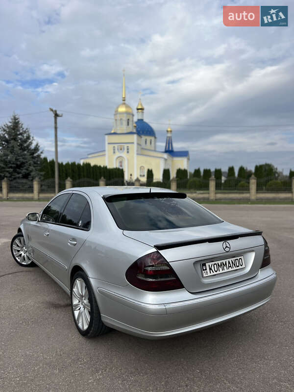 Седан Mercedes-Benz E-Class 2004 в Ірпені