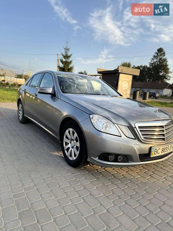 Седан Mercedes-Benz E-Class 2010 в Самборі