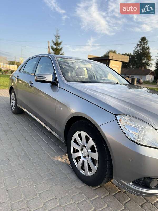 Седан Mercedes-Benz E-Class 2010 в Самборі
