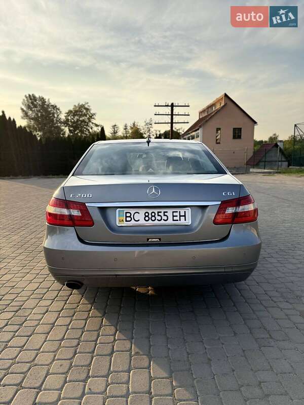 Седан Mercedes-Benz E-Class 2010 в Самборі
