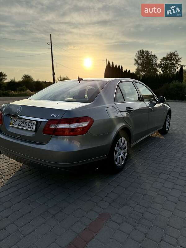 Седан Mercedes-Benz E-Class 2010 в Самборі