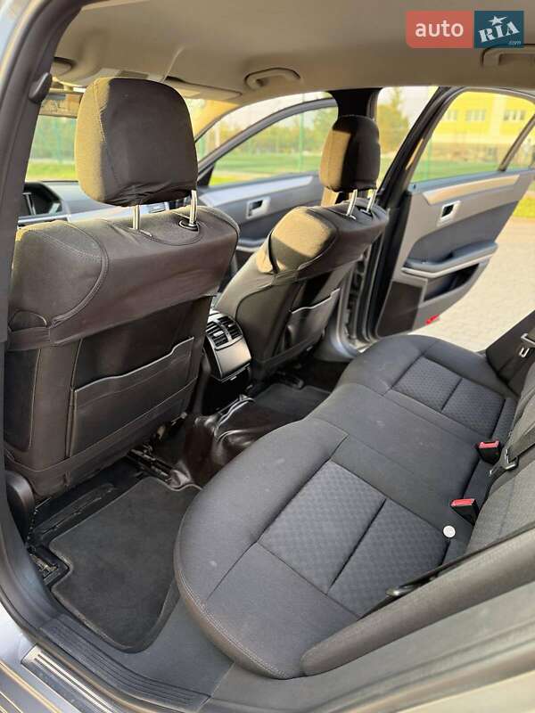 Седан Mercedes-Benz E-Class 2010 в Самборі