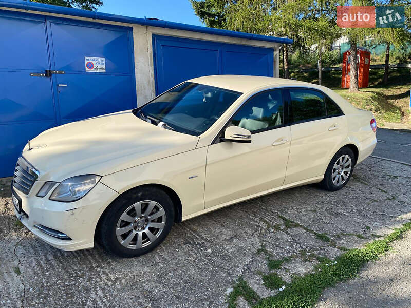 Седан Mercedes-Benz E-Class 2011 в Львове