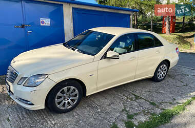 Седан Mercedes-Benz E-Class 2011 в 