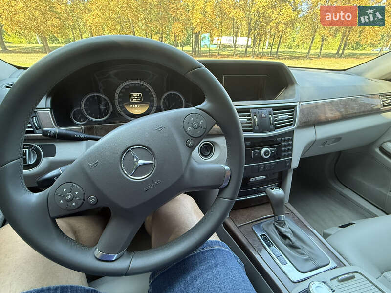 Седан Mercedes-Benz E-Class 2011 в Кривом Роге