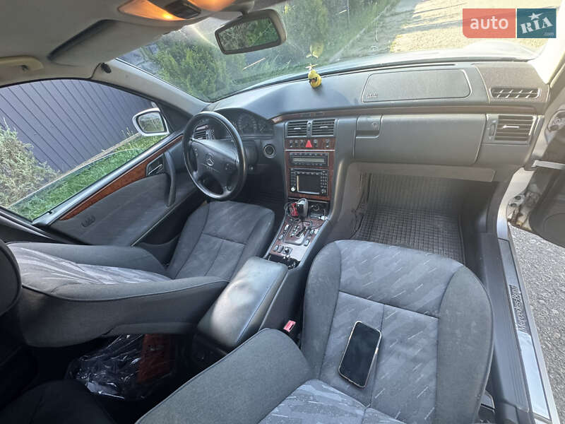 Седан Mercedes-Benz E-Class 2001 в Киеве