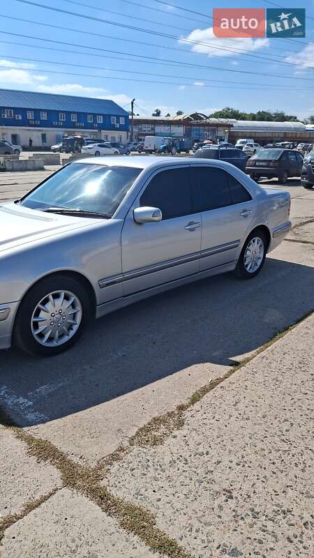 Седан Mercedes-Benz E-Class 2000 в Харкові