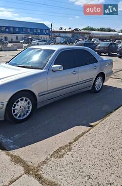 Седан Mercedes-Benz E-Class 2000 в 
