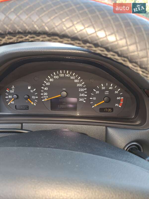 Седан Mercedes-Benz E-Class 2000 в Харкові