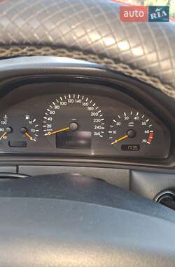 Седан Mercedes-Benz E-Class 2000 в 