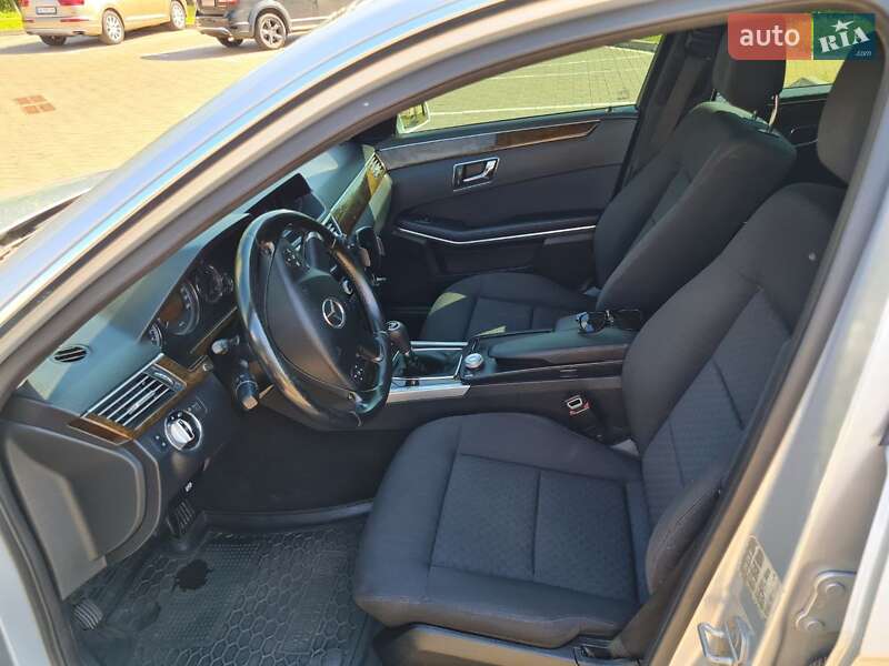 Седан Mercedes-Benz E-Class 2010 в Киеве