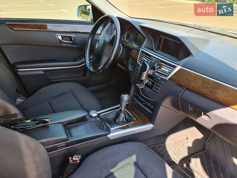 Седан Mercedes-Benz E-Class 2010 в Киеве