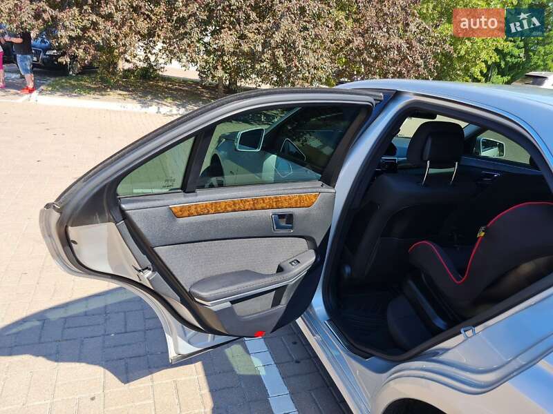 Седан Mercedes-Benz E-Class 2010 в Киеве