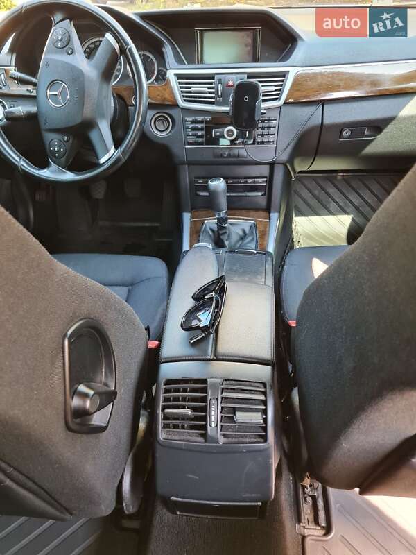 Седан Mercedes-Benz E-Class 2010 в Киеве