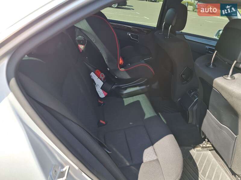 Седан Mercedes-Benz E-Class 2010 в Киеве