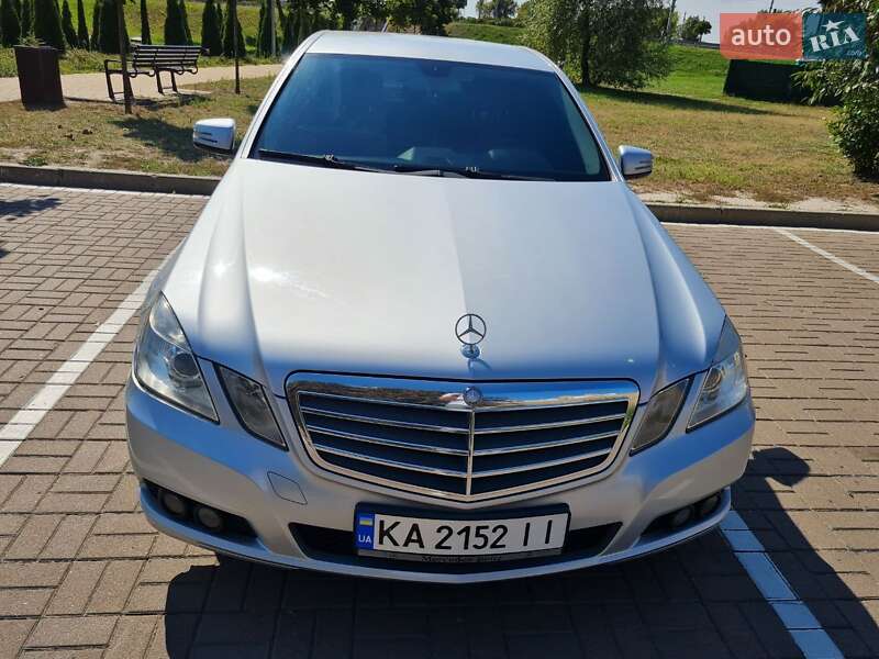 Седан Mercedes-Benz E-Class 2010 в Киеве