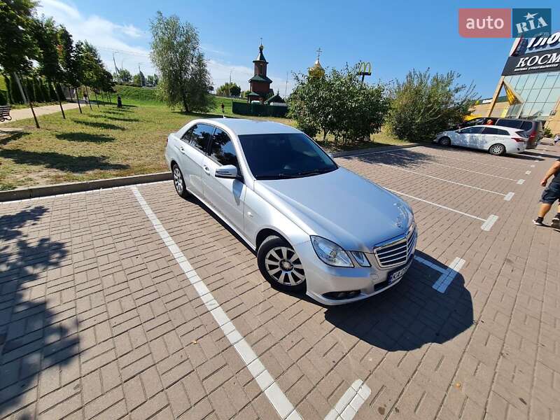 Седан Mercedes-Benz E-Class 2010 в Киеве