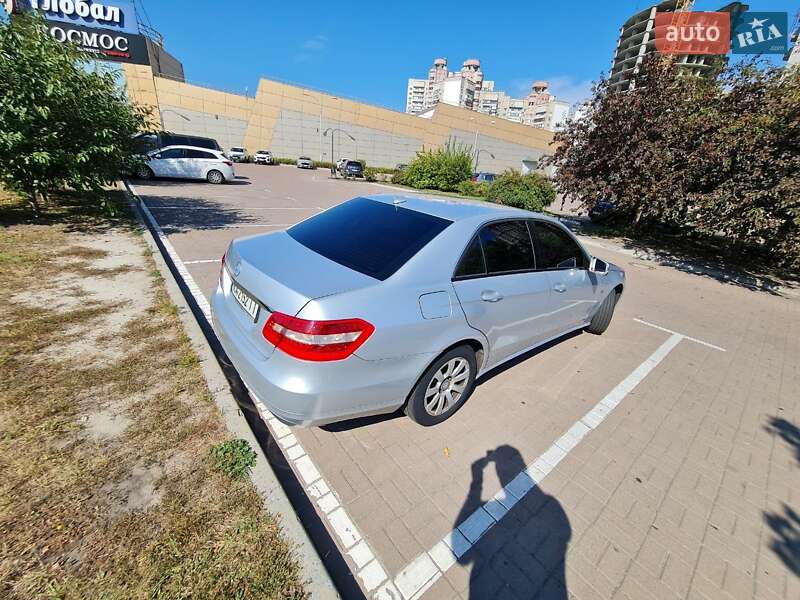 Седан Mercedes-Benz E-Class 2010 в Киеве