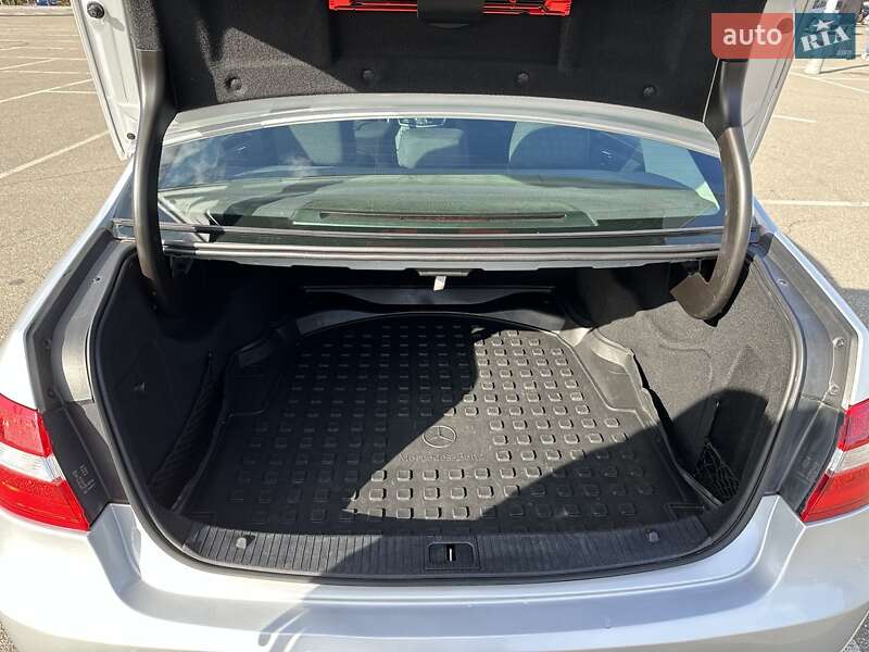 Седан Mercedes-Benz E-Class 2010 в Киеве