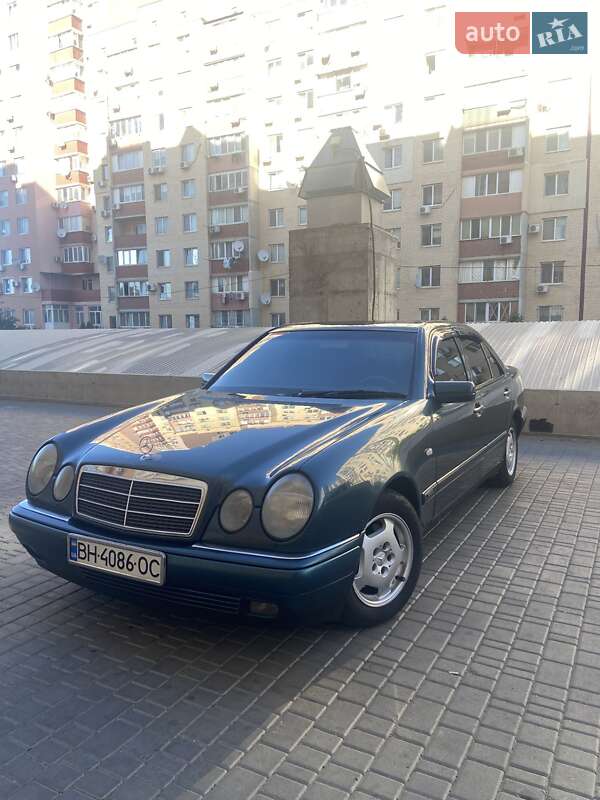 Седан Mercedes-Benz E-Class 1999 в 