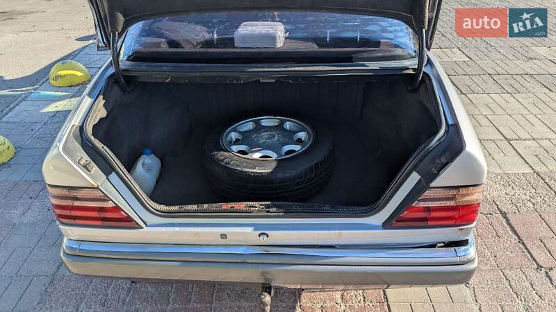 Седан Mercedes-Benz E-Class 1995 в Харькове