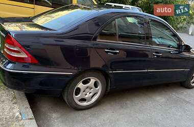 Седан Mercedes-Benz E-Class 2000 в 