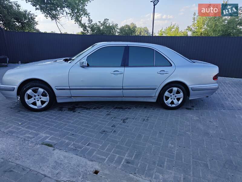 Седан Mercedes-Benz E-Class 2000 в Прилуках