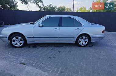 Седан Mercedes-Benz E-Class 2000 в 