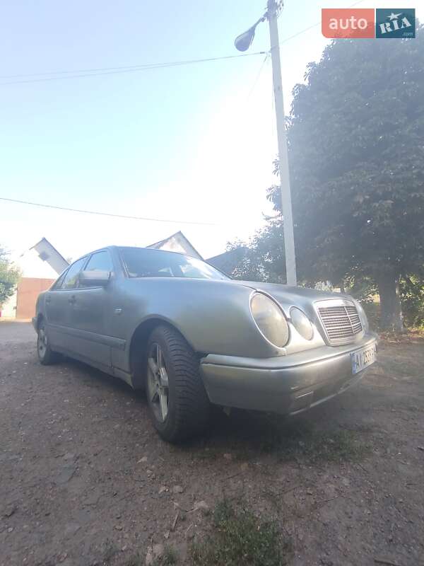 Седан Mercedes-Benz E-Class 1999 в Смеле