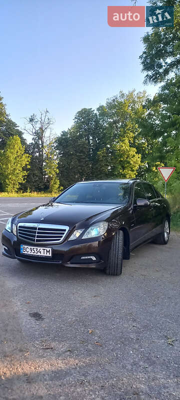 Седан Mercedes-Benz E-Class 2010 в Львове