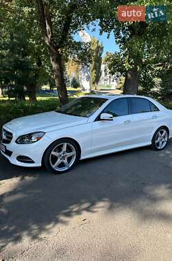Седан Mercedes-Benz E-Class 2015 в 