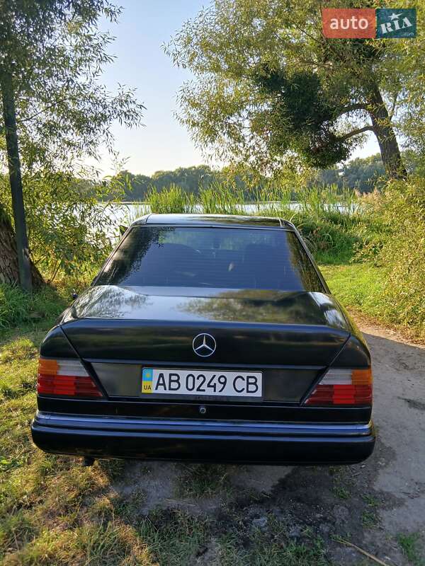 Седан Mercedes-Benz E-Class 1993 в Виннице