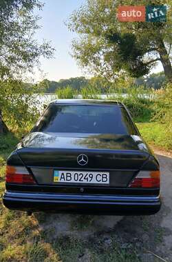 Седан Mercedes-Benz E-Class 1993 в 
