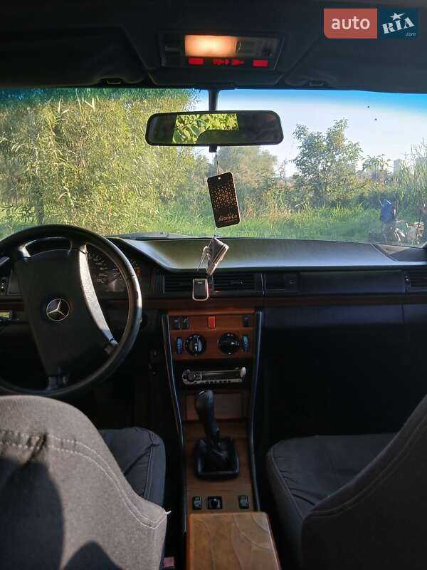 Седан Mercedes-Benz E-Class 1993 в Виннице