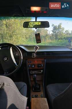 Седан Mercedes-Benz E-Class 1993 в 