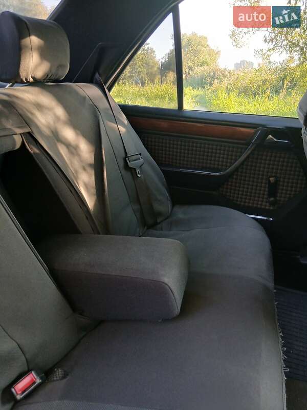 Седан Mercedes-Benz E-Class 1993 в Виннице