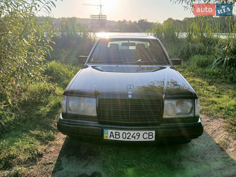 Седан Mercedes-Benz E-Class 1993 в Виннице