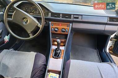 Седан Mercedes-Benz E-Class 1985 в 