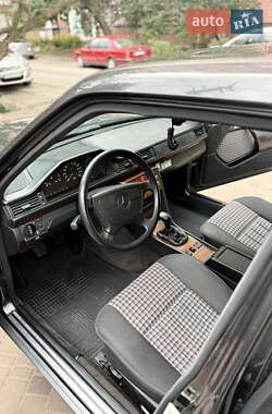 Седан Mercedes-Benz E-Class 1995 в 
