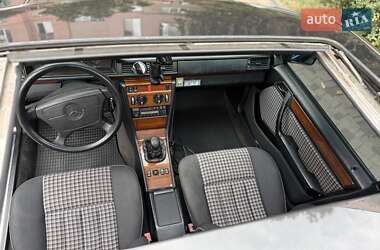 Седан Mercedes-Benz E-Class 1995 в 