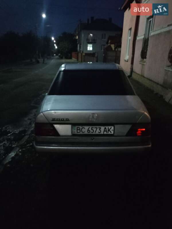 Седан Mercedes-Benz E-Class 1989 в Самборе