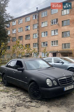 Седан Mercedes-Benz E-Class 1998 в Чернигове