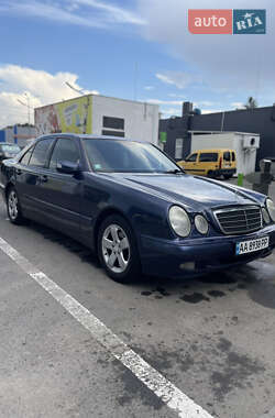 Седан Mercedes-Benz E-Class 2000 в 
