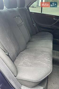 Седан Mercedes-Benz E-Class 2000 в 