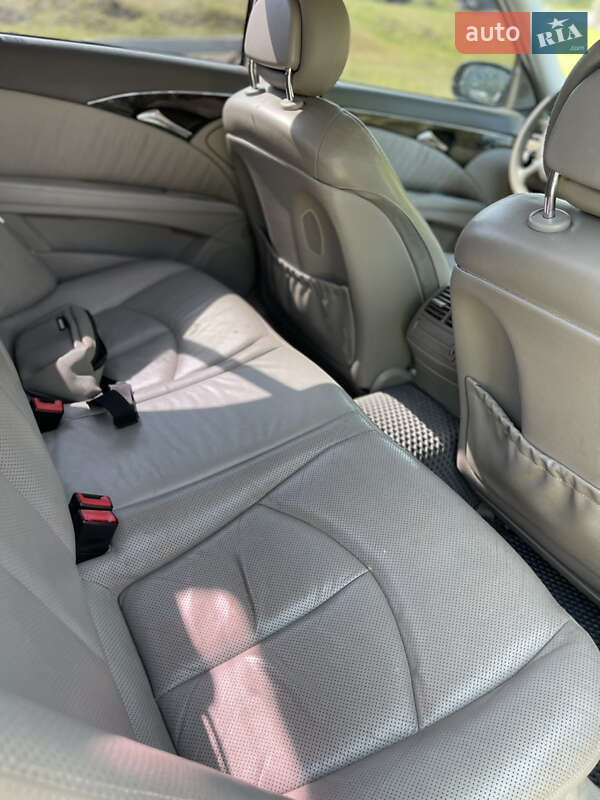 Седан Mercedes-Benz E-Class 2004 в Косове
