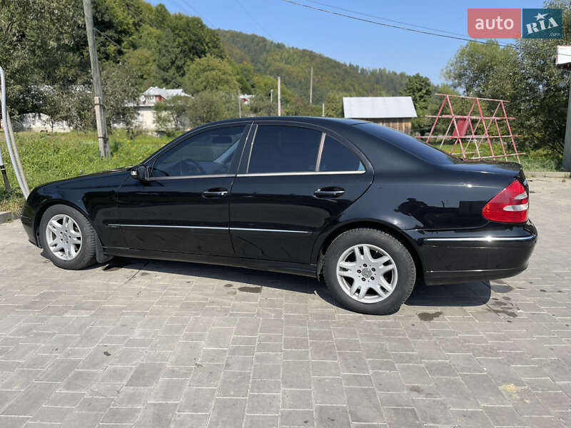 Седан Mercedes-Benz E-Class 2004 в Косове