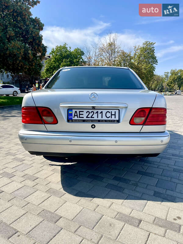 Седан Mercedes-Benz E-Class 1999 в Днепре