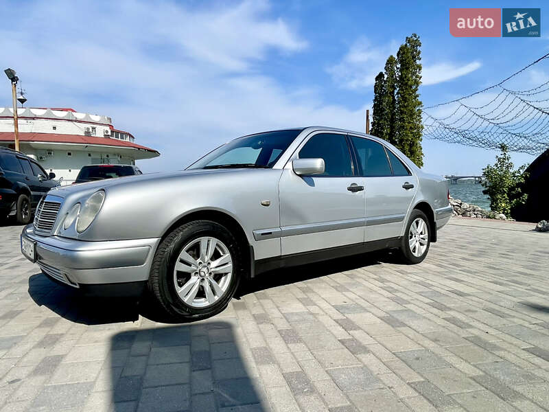 Седан Mercedes-Benz E-Class 1999 в Днепре