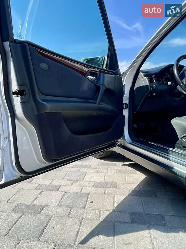Седан Mercedes-Benz E-Class 1999 в Днепре